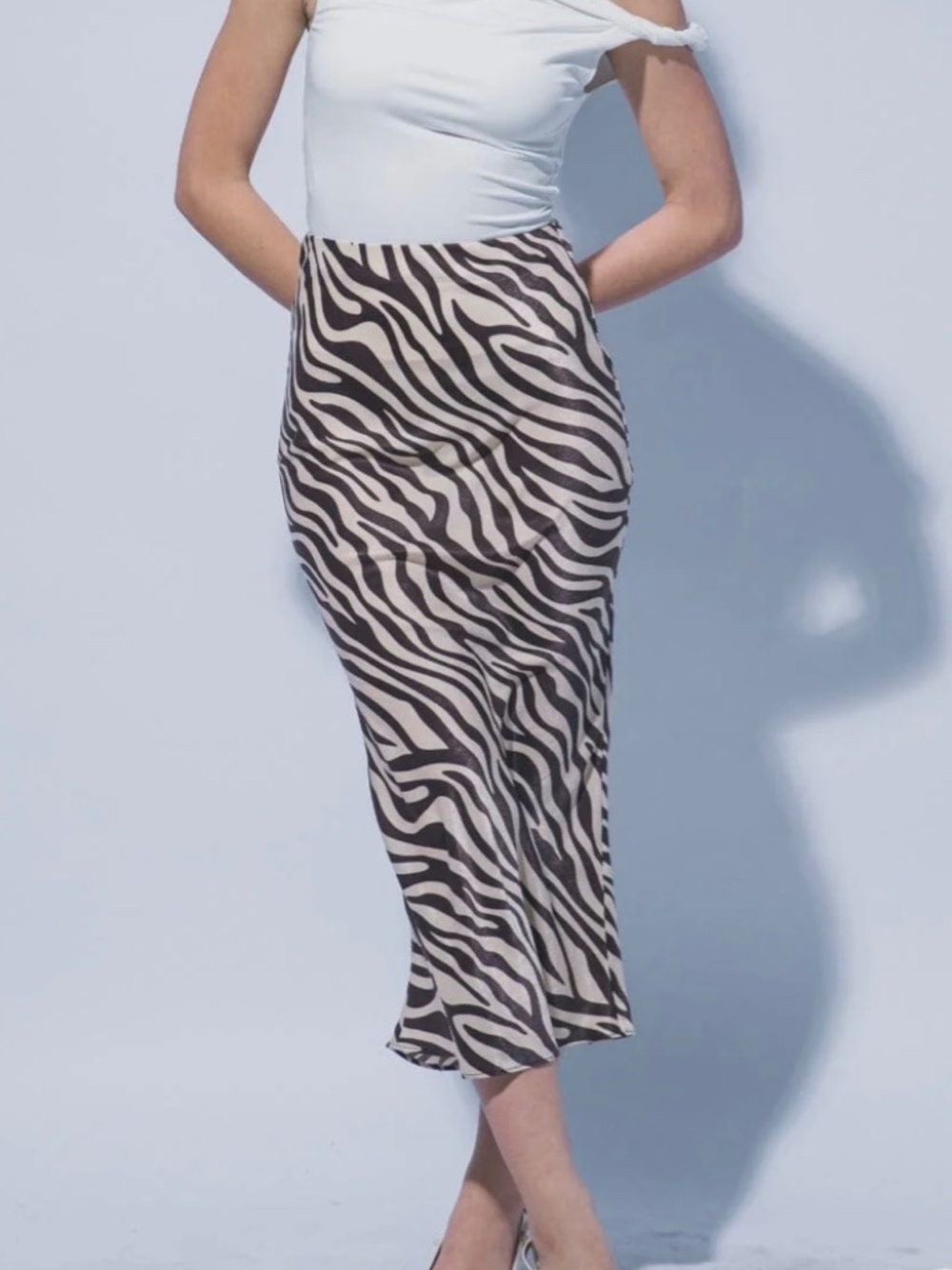 ELASTIC WAIST TIGER PRINT MIDI SKIRT - NWOT - Picture 3 of 17